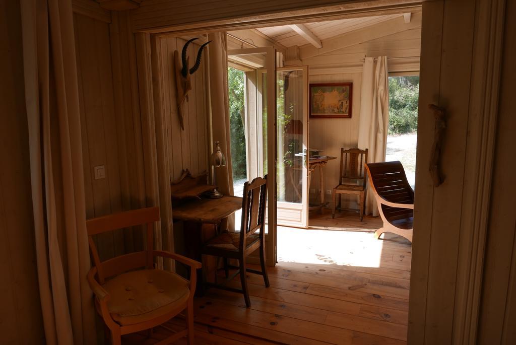 Cabane De La Leque Fontvieille Exterior photo